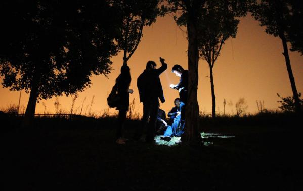 ����ĳ��ѧ��ҹץ�����Ļ��ѧ����Ȥͼ��